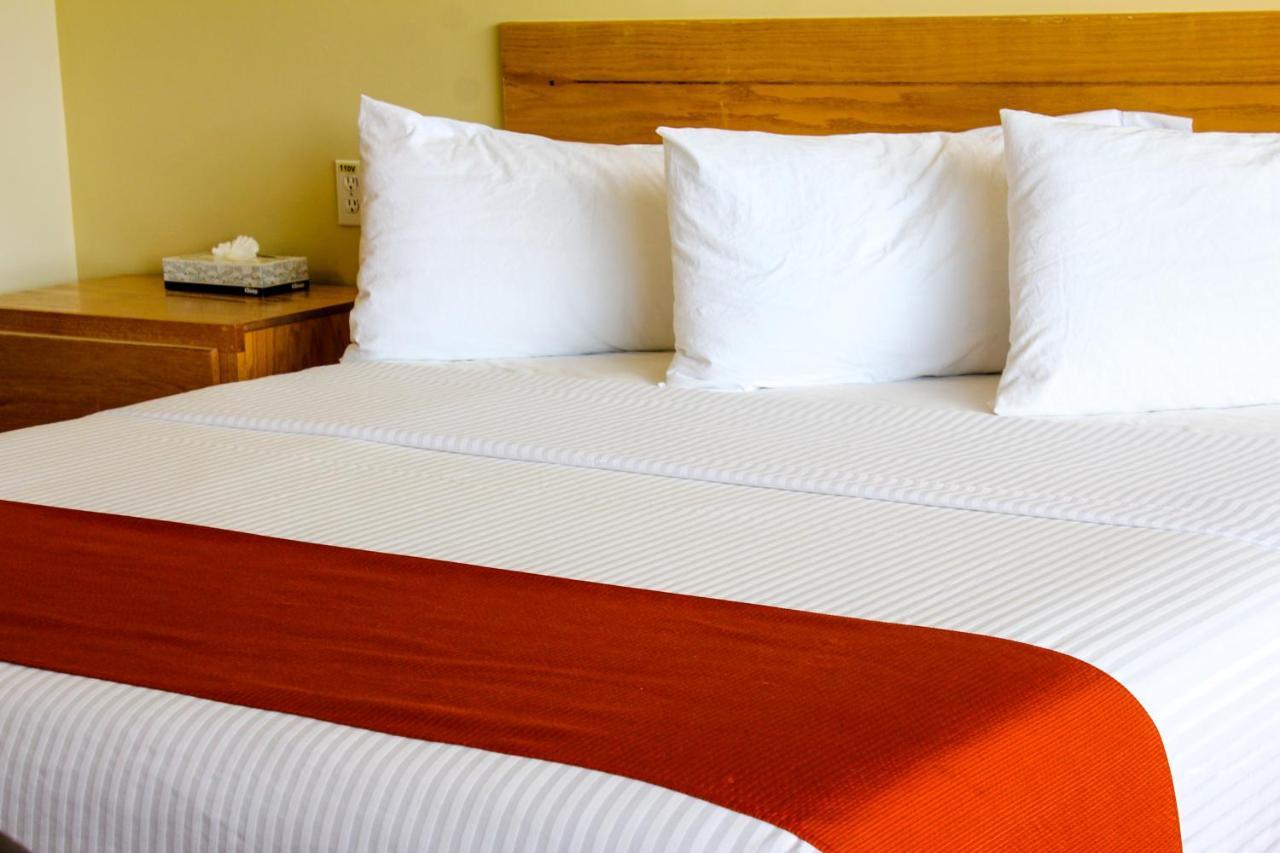 La Huerta Inn & Suites Ciudad Cuauhtemoc  Bagian luar foto